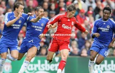 九游体育官方入口：罗宾-范戴芬，全能中锋的进球艺术与领袖风采